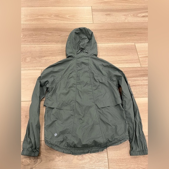 Lululemon Hood Lite Jacket Size 2 - Picture 7 of 8